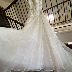 David's Bridal Lace Tulle Layered Wedding Dress 4
